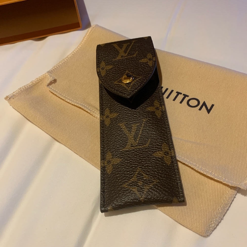 Only Louis Vuitton only fabric case , folded, medium size, must have